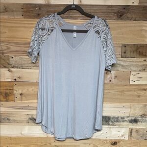 Zenana Signature size XL V-neck Light Gray Lace Short Sleeve Super Soft Blouse